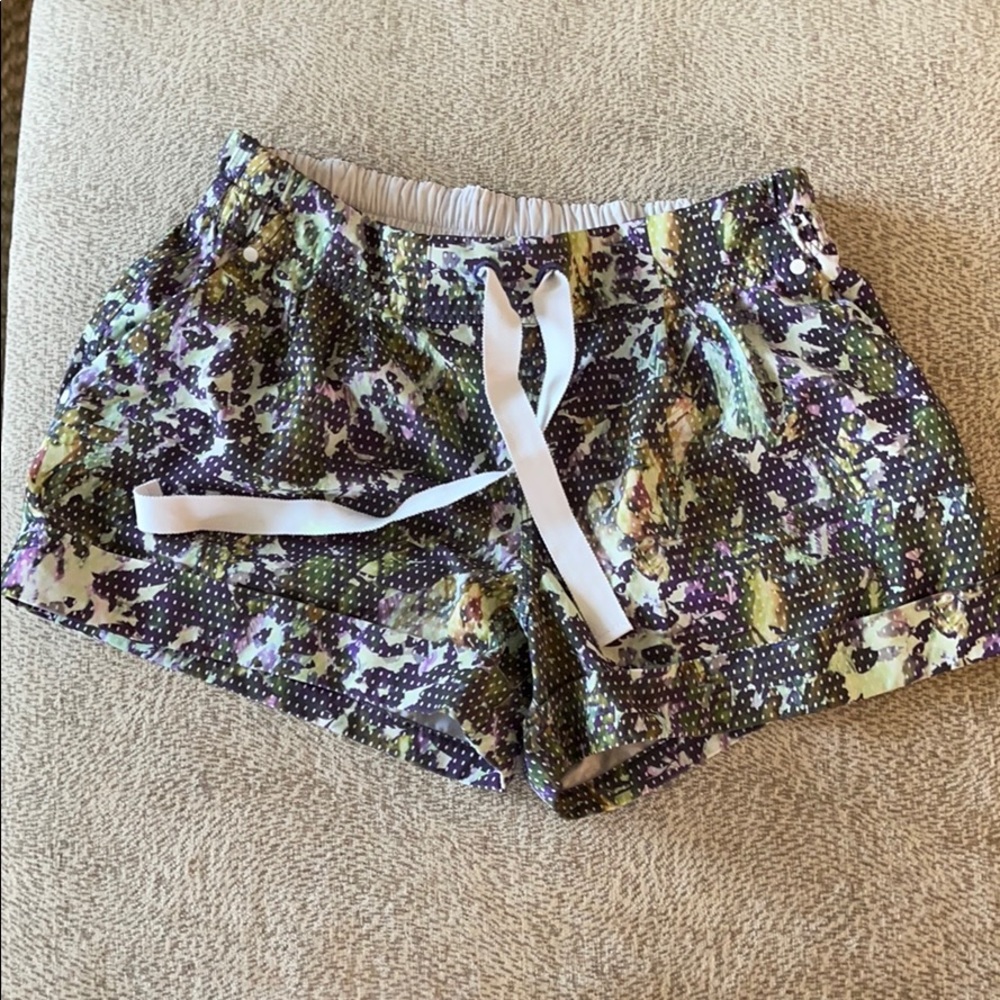 Lululemon multicolored shorts with pockets